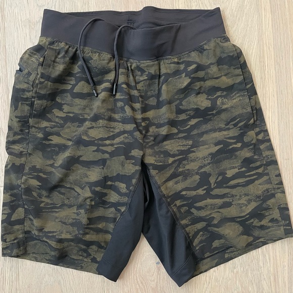 Lululemon camo shorts - Picture 1 of 4